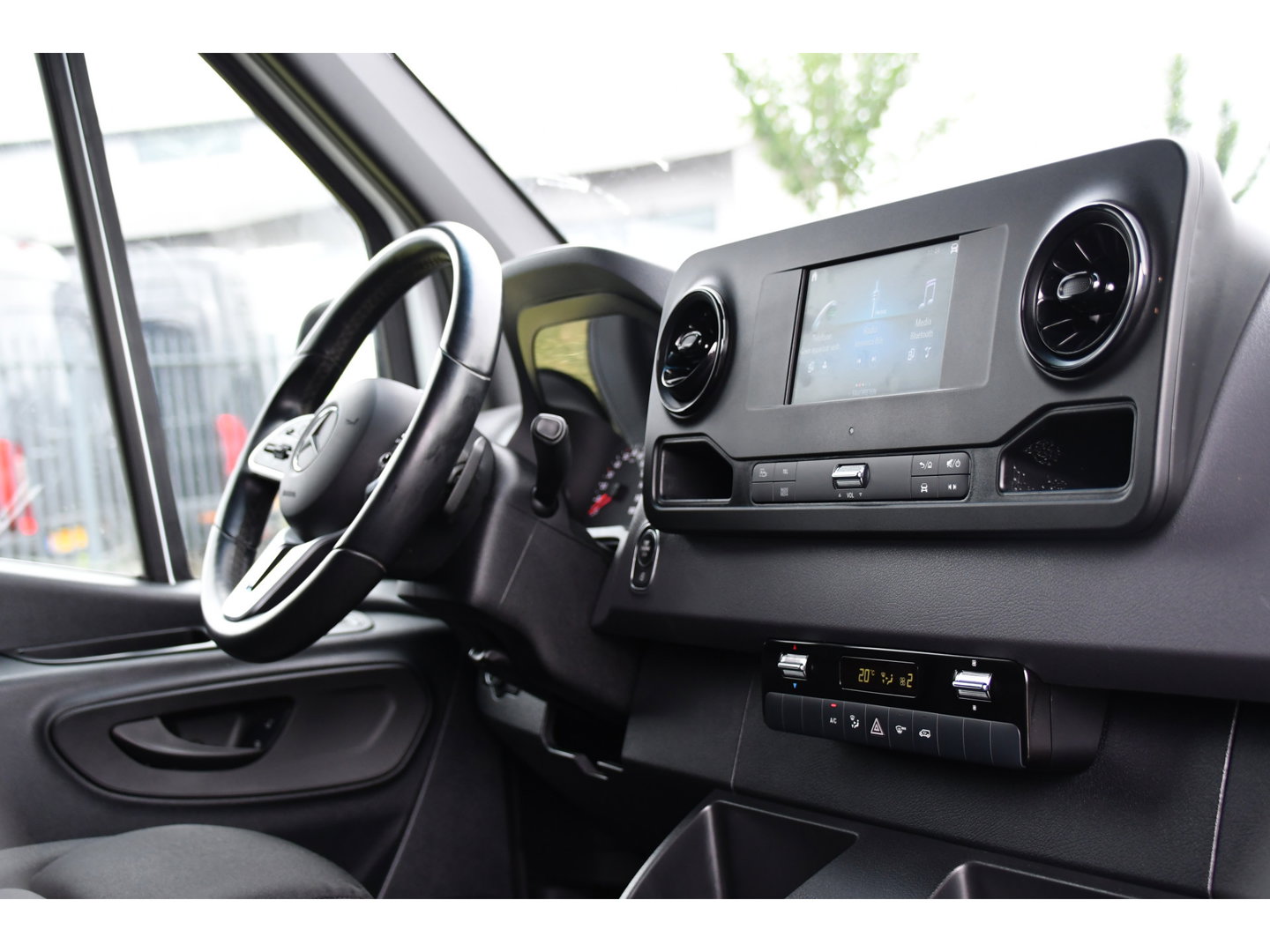 Mercedes-Benz Sprinter 519 V6 3.0 CDI L2H1 PB Edition Camera, Cruise, Carplay, 3500kg Trekhaak, LED, Mbux, Geveerde Stoel, Uniek! 319