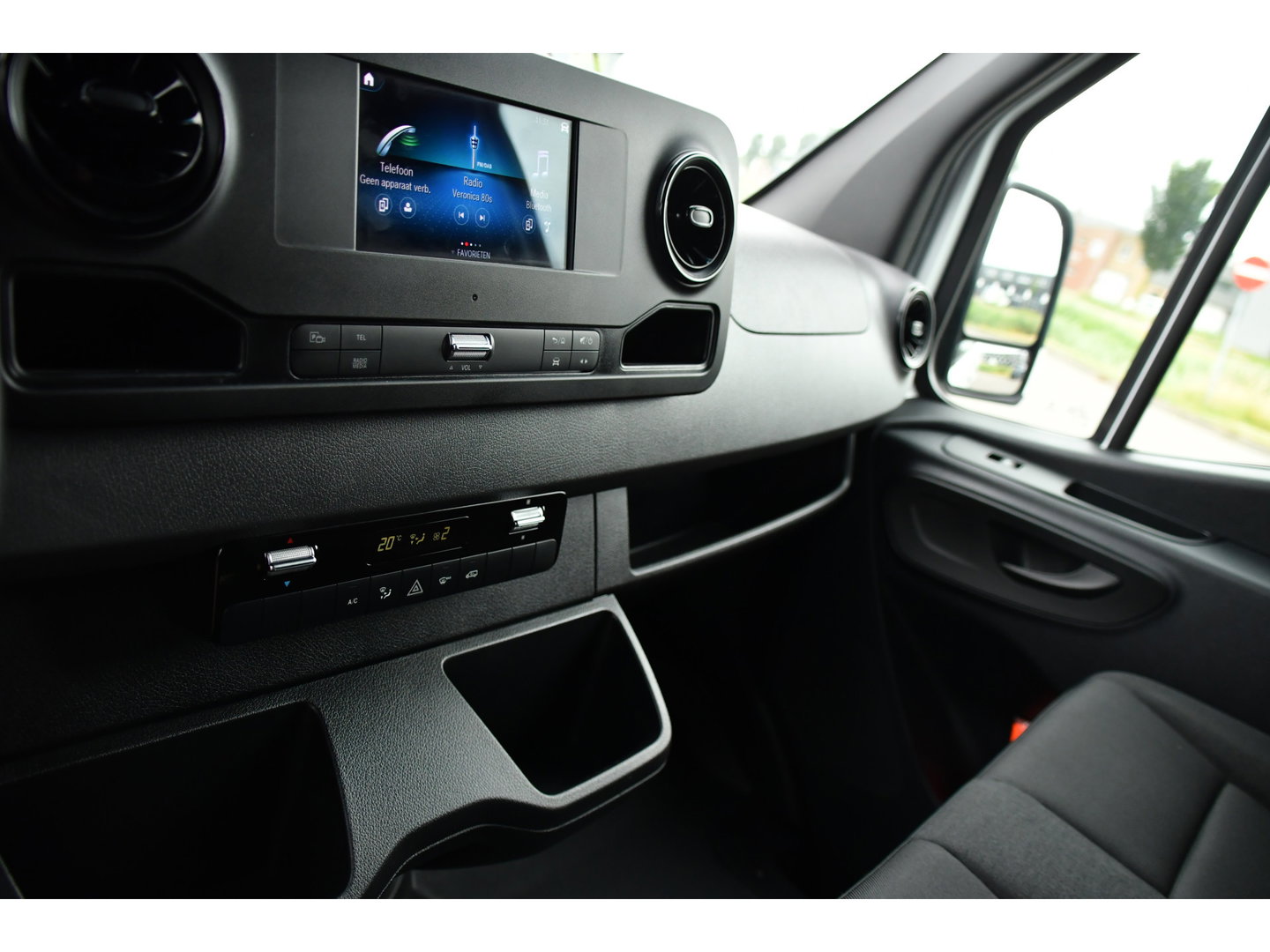 Mercedes-Benz Sprinter 519 V6 3.0 CDI L2H1 PB Edition Camera, Cruise, Carplay, 3500kg Trekhaak, LED, Mbux, Geveerde Stoel, Uniek! 319