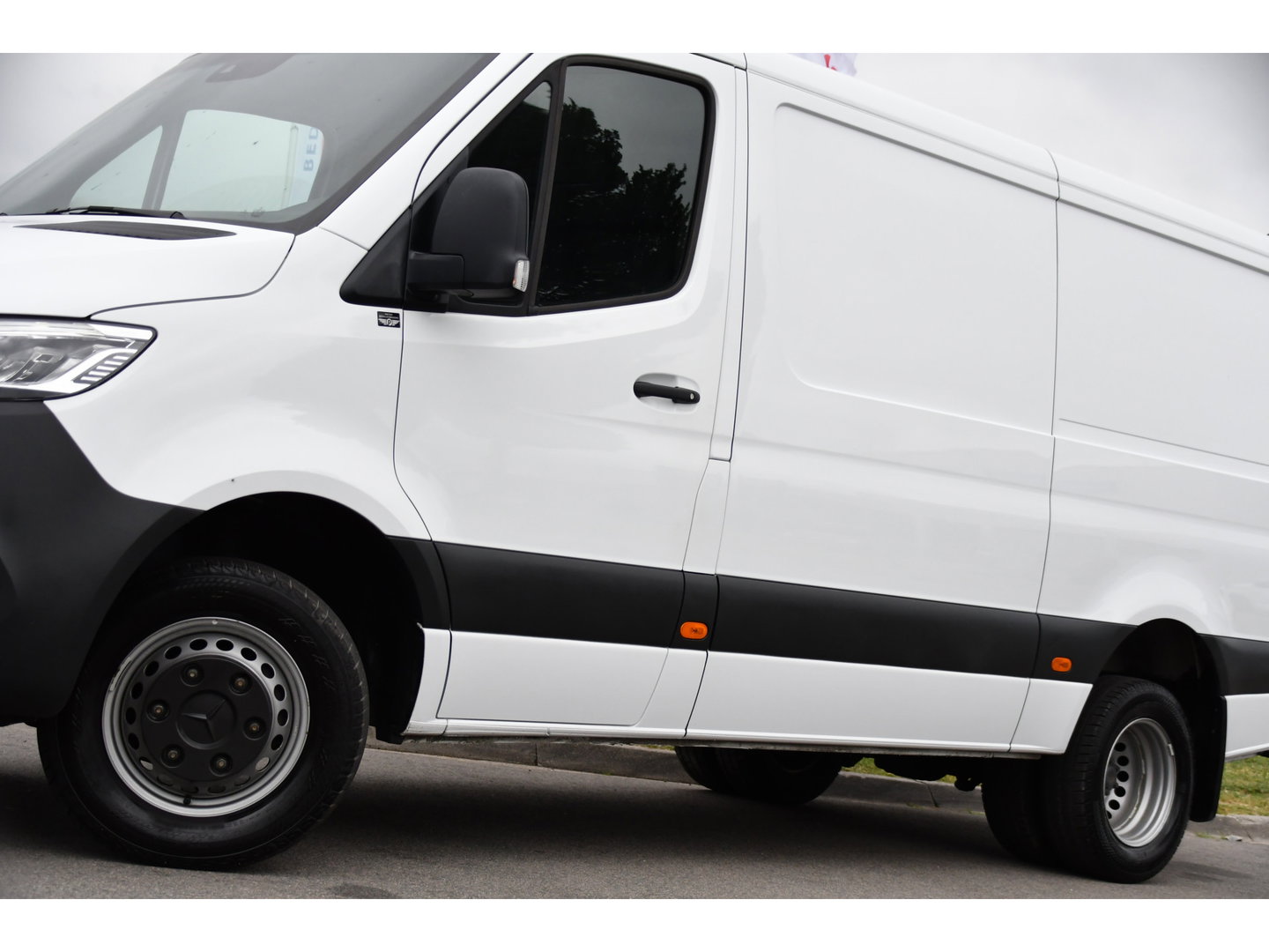 Mercedes-Benz Sprinter 519 V6 3.0 CDI L2H1 PB Edition Camera, Cruise, Carplay, 3500kg Trekhaak, LED, Mbux, Geveerde Stoel, Uniek! 319