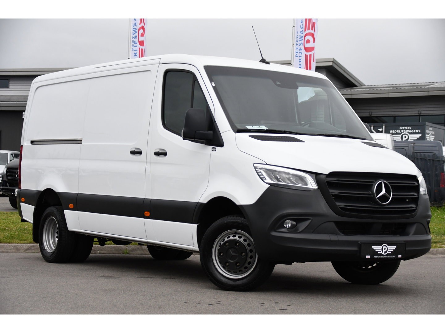 Mercedes-Benz Sprinter 519 V6 3.0 CDI L2H1 PB Edition Camera, Cruise, Carplay, 3500kg Trekhaak, LED, Mbux, Geveerde Stoel, Uniek! 319