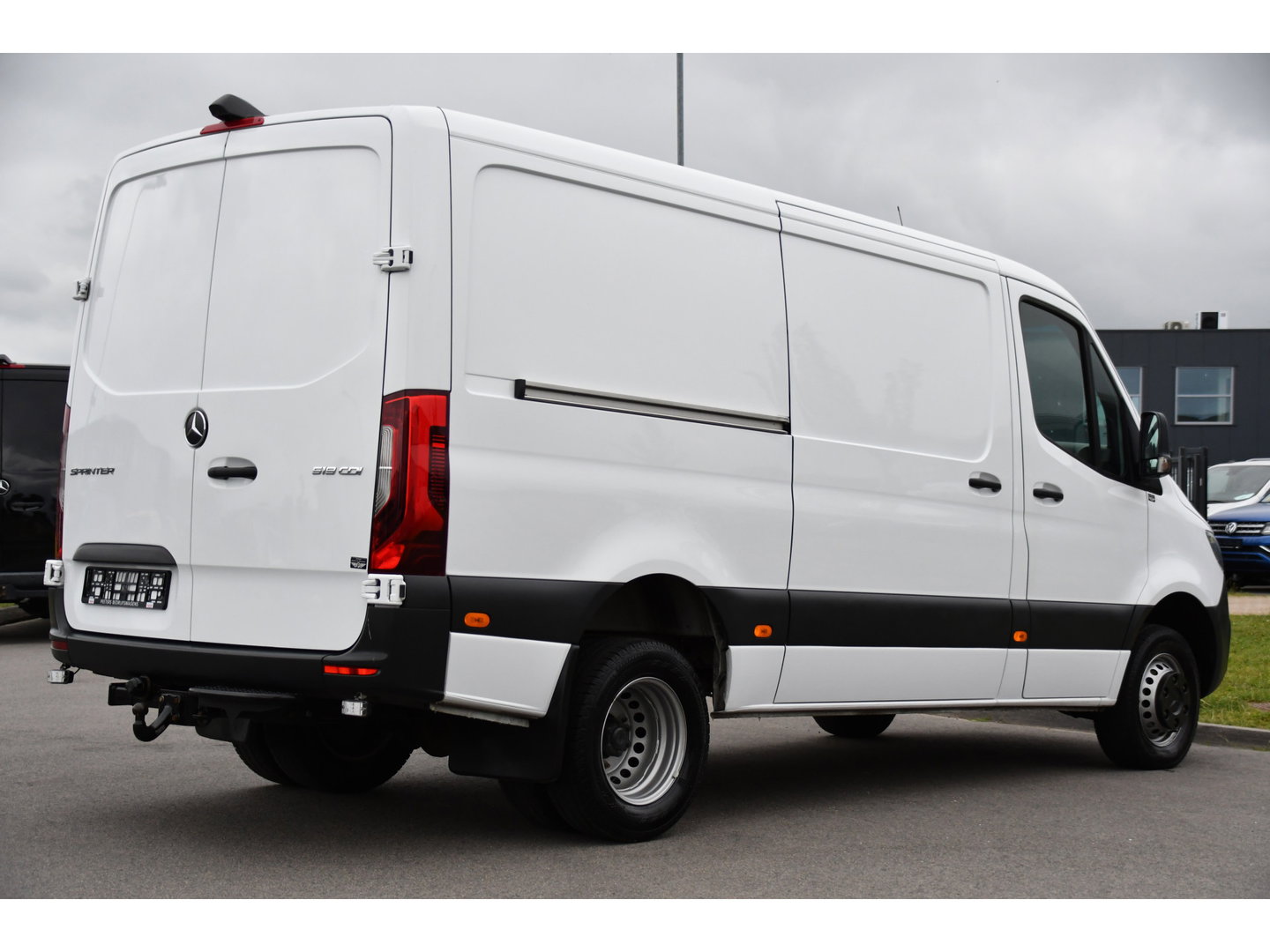 Mercedes-Benz Sprinter 519 V6 3.0 CDI L2H1 PB Edition Camera, Cruise, Carplay, 3500kg Trekhaak, LED, Mbux, Geveerde Stoel, Uniek! 319