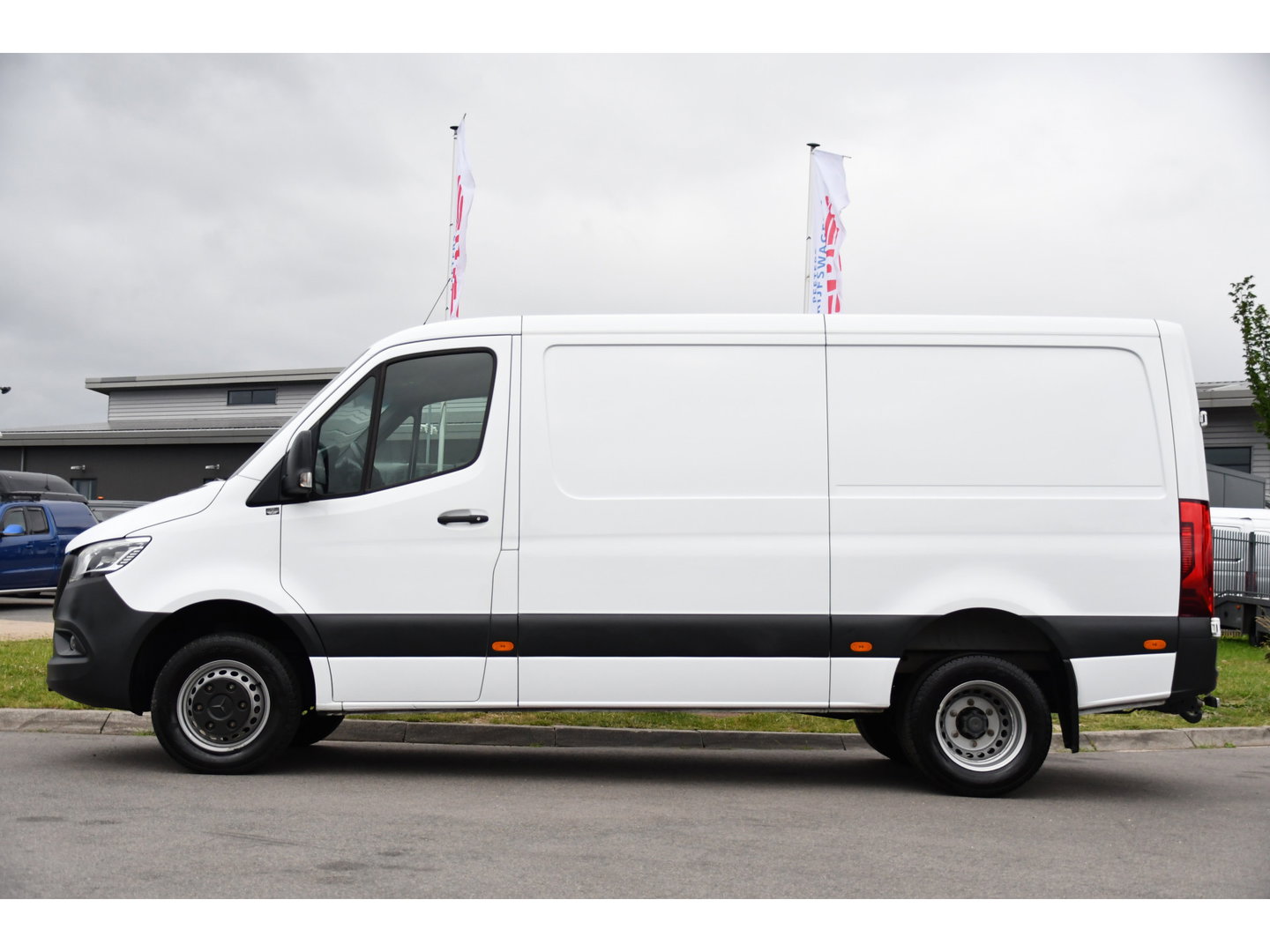 Mercedes-Benz Sprinter 519 V6 3.0 CDI L2H1 PB Edition Camera, Cruise, Carplay, 3500kg Trekhaak, LED, Mbux, Geveerde Stoel, Uniek! 319