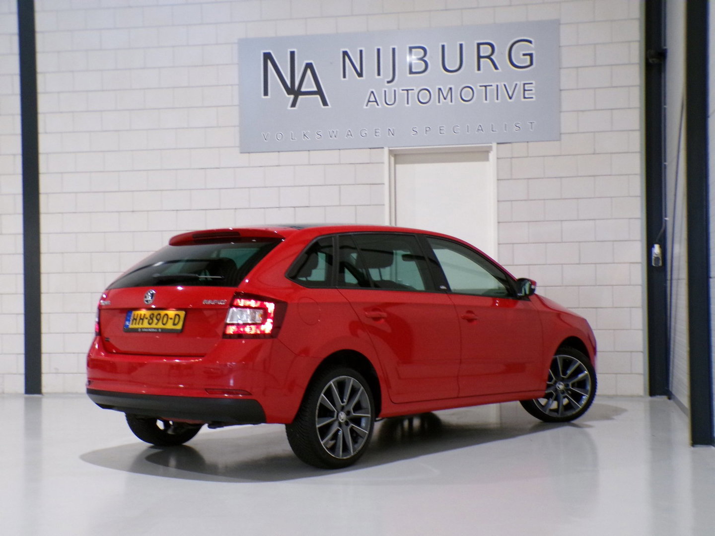 Škoda Rapid Spaceback 1.2 TSI Edition "Origineel NL!" Pano Stoelverwarming Parkeersensoren Navigatie Bluetooth 17"Velgen 4-Season