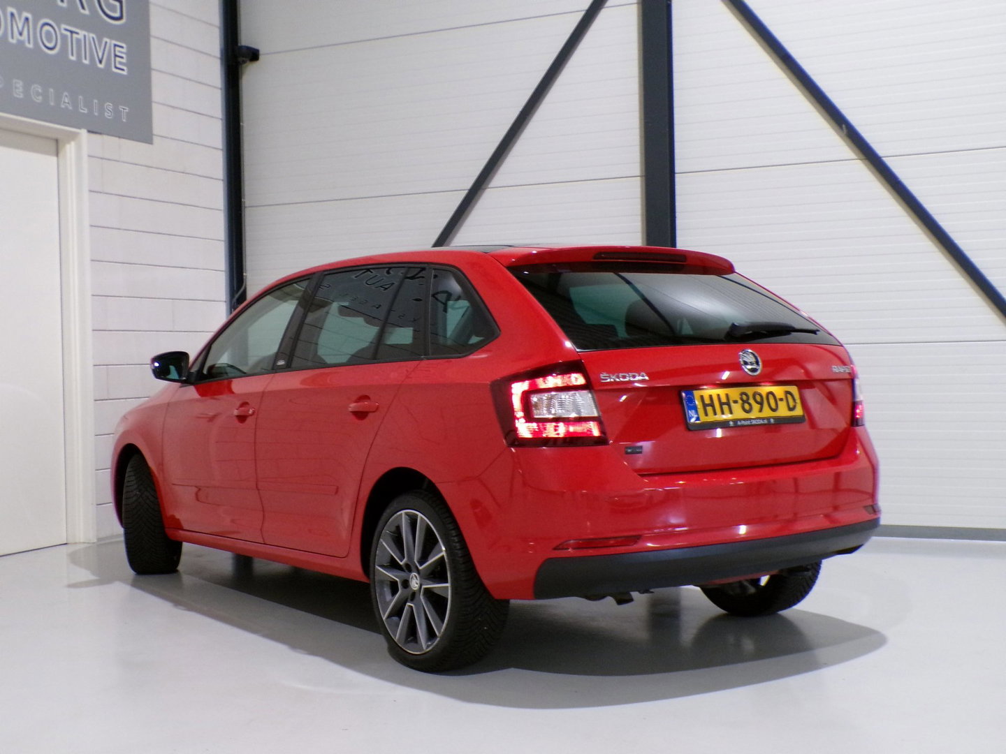 Škoda Rapid Spaceback 1.2 TSI Edition "Origineel NL!" Pano Stoelverwarming Parkeersensoren Navigatie Bluetooth 17"Velgen 4-Season