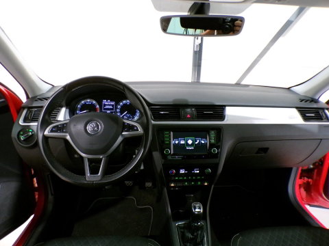 Škoda Rapid Spaceback 1.2 TSI Edition "Origineel NL!" Pano Stoelverwarming Parkeersensoren Navigatie Bluetooth 17"Velgen 4-Season