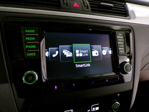 Škoda Rapid Spaceback 1.2 TSI Edition "Origineel NL!" Pano Stoelverwarming Parkeersensoren Navigatie Bluetooth 17"Velgen 4-Season