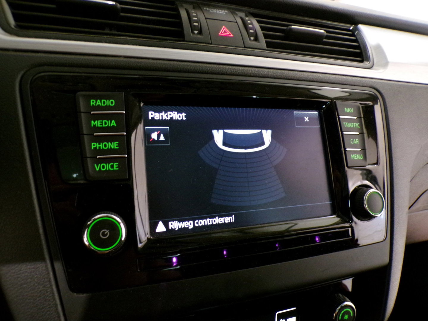 Škoda Rapid Spaceback 1.2 TSI Edition "Origineel NL!" Pano Stoelverwarming Parkeersensoren Navigatie Bluetooth 17"Velgen 4-Season
