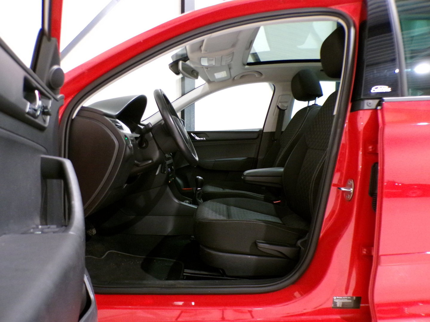 Škoda Rapid Spaceback 1.2 TSI Edition "Origineel NL!" Pano Stoelverwarming Parkeersensoren Navigatie Bluetooth 17"Velgen 4-Season