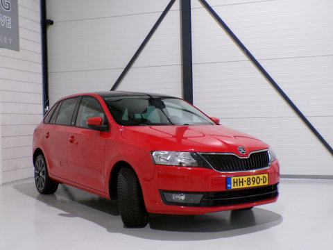 Škoda Rapid Spaceback 1.2 TSI Edition "Origineel NL!" Pano Stoelverwarming Parkeersensoren Navigatie Bluetooth 17"Velgen 4-Season