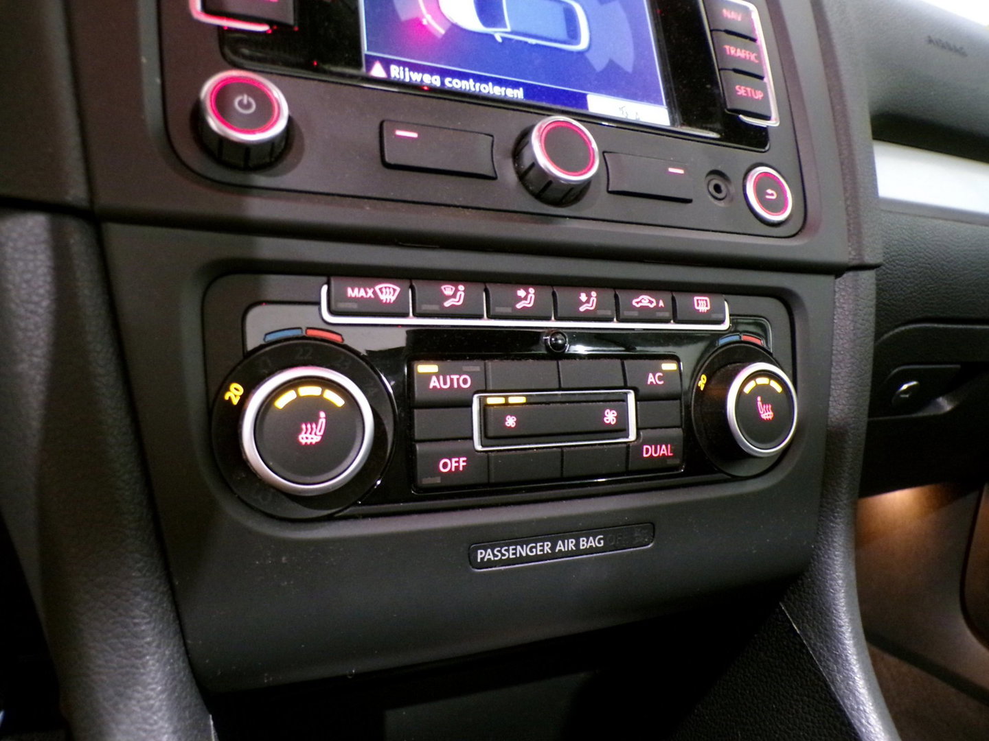 Volkswagen Golf Cabriolet 1.2 TSI Highline "Origineel NL!" Stoelverwarming Parkeersensoren Navigatie Bluetooth 17"Velgen Cruise