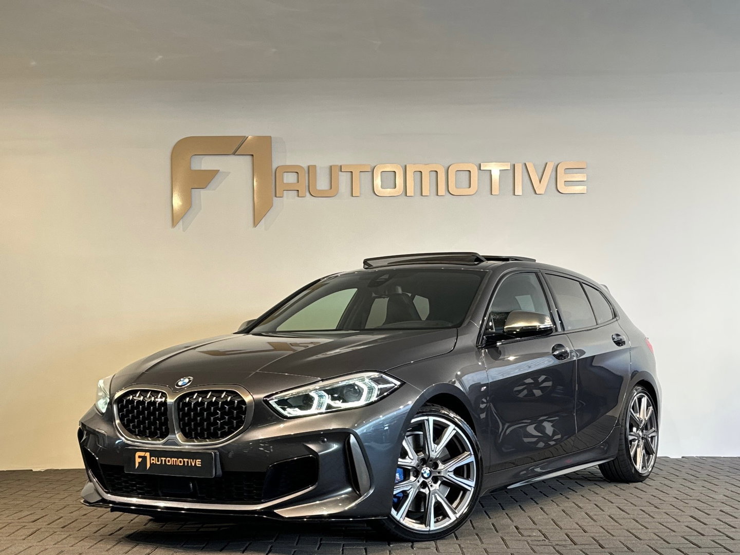 BMW 1-serie M135i xDrive High Executive Edition Pano|HuD|H/K