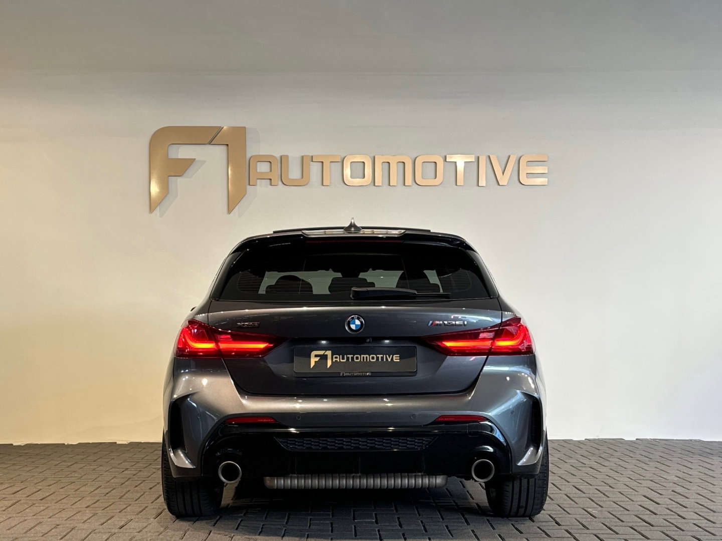 BMW 1-serie M135i xDrive High Executive Edition Pano|HuD|H/K