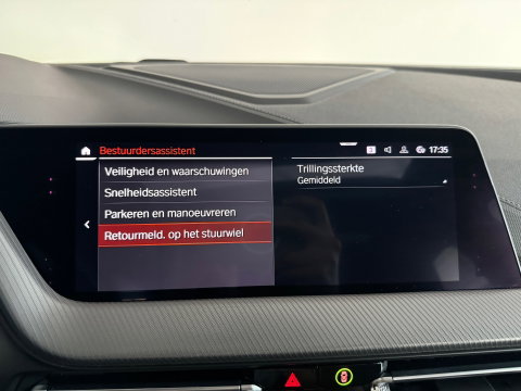 BMW 1-serie M135i xDrive High Executive Edition Pano|HuD|H/K