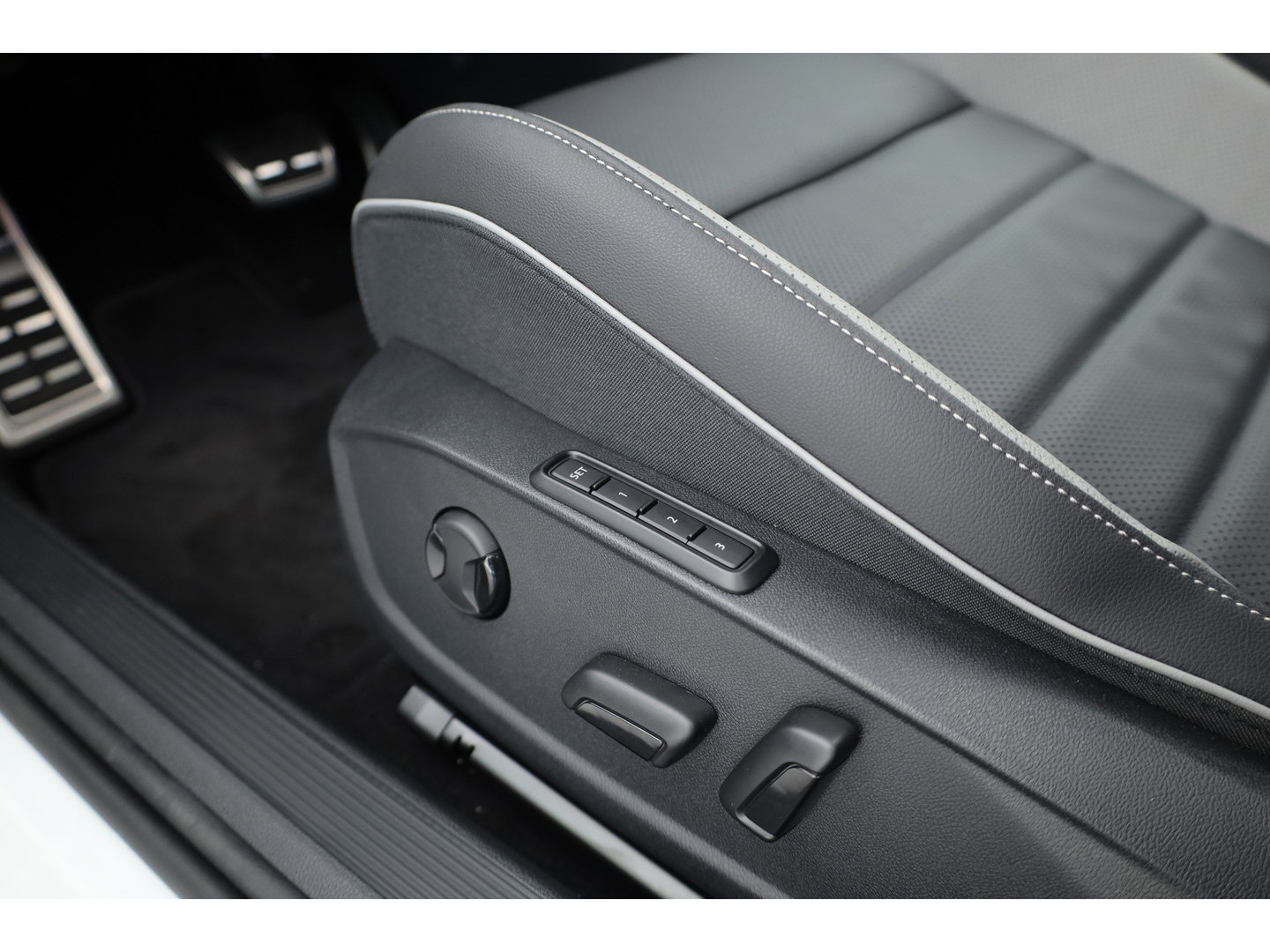 Volkswagen Golf 1.5 eHybrid GTE 272pk | Pano | Stoelventi. | Leder | Memory | IQ. Light | 360cam | 18'' | Adapt. Cruise | Dodehoek. | Apple CarPlay