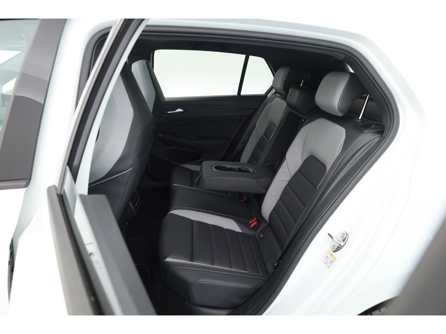 Volkswagen Golf 1.5 eHybrid GTE 272pk | Pano | Stoelventi. | Leder | Memory | IQ. Light | 360cam | 18'' | Adapt. Cruise | Dodehoek. | Apple CarPlay