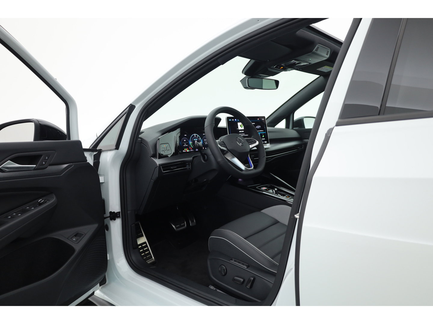 Volkswagen Golf 1.5 eHybrid GTE 272pk | Pano | Stoelventi. | Leder | Memory | IQ. Light | 360cam | 18'' | Adapt. Cruise | Dodehoek. | Apple CarPlay
