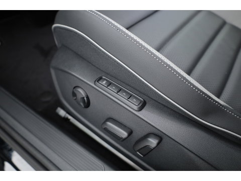 Volkswagen Golf 1.5 eHybrid GTE 272pk | Pano | Stoelventi. | Elek. Trekhaak | Memory | IQ. Light | 360cam | 18'' | Leder | Dodehoek. | Apple CarPlay