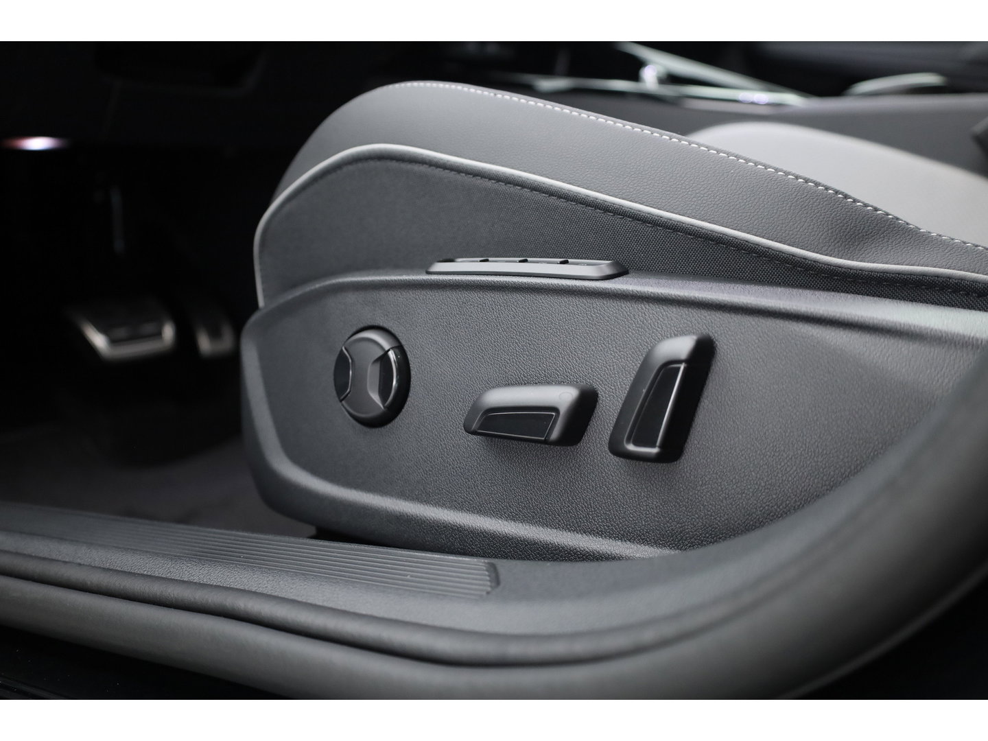 Volkswagen Golf 1.5 eHybrid GTE 272pk | Pano | Stoelventi. | Elek. Trekhaak | Memory | IQ. Light | 360cam | 18'' | Leder | Dodehoek. | Apple CarPlay