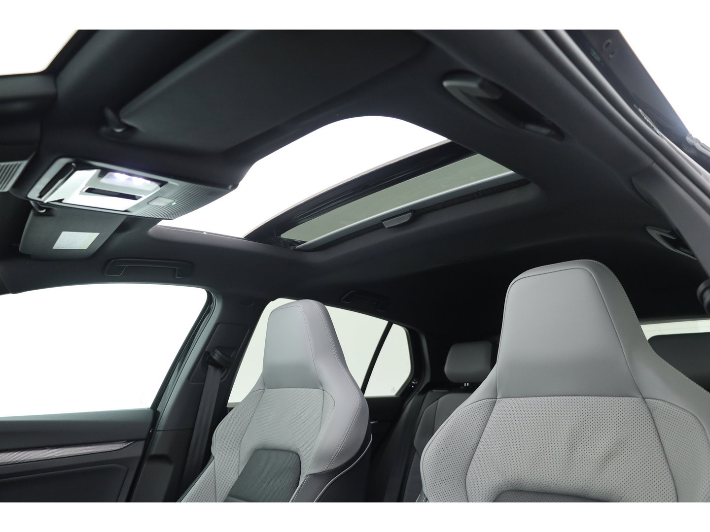 Volkswagen Golf 1.5 eHybrid GTE 272pk | Pano | Stoelventi. | Elek. Trekhaak | Memory | IQ. Light | 360cam | 18'' | Leder | Dodehoek. | Apple CarPlay