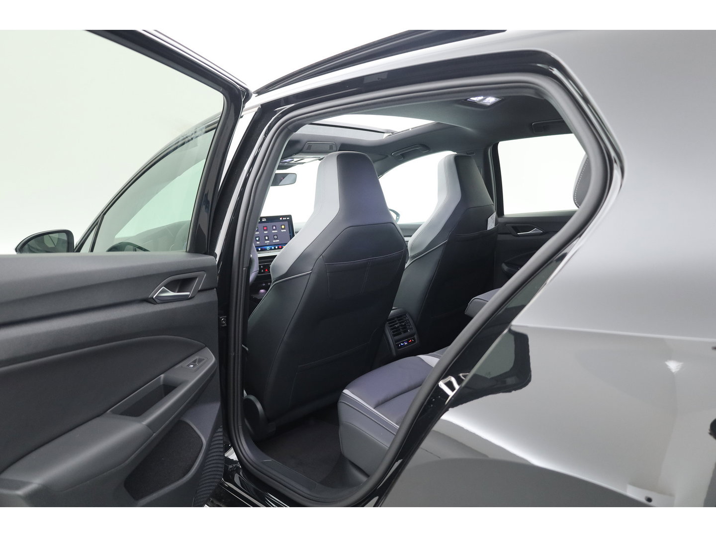 Volkswagen Golf 1.5 eHybrid GTE 272pk | Pano | Stoelventi. | Elek. Trekhaak | Memory | IQ. Light | 360cam | 18'' | Leder | Dodehoek. | Apple CarPlay