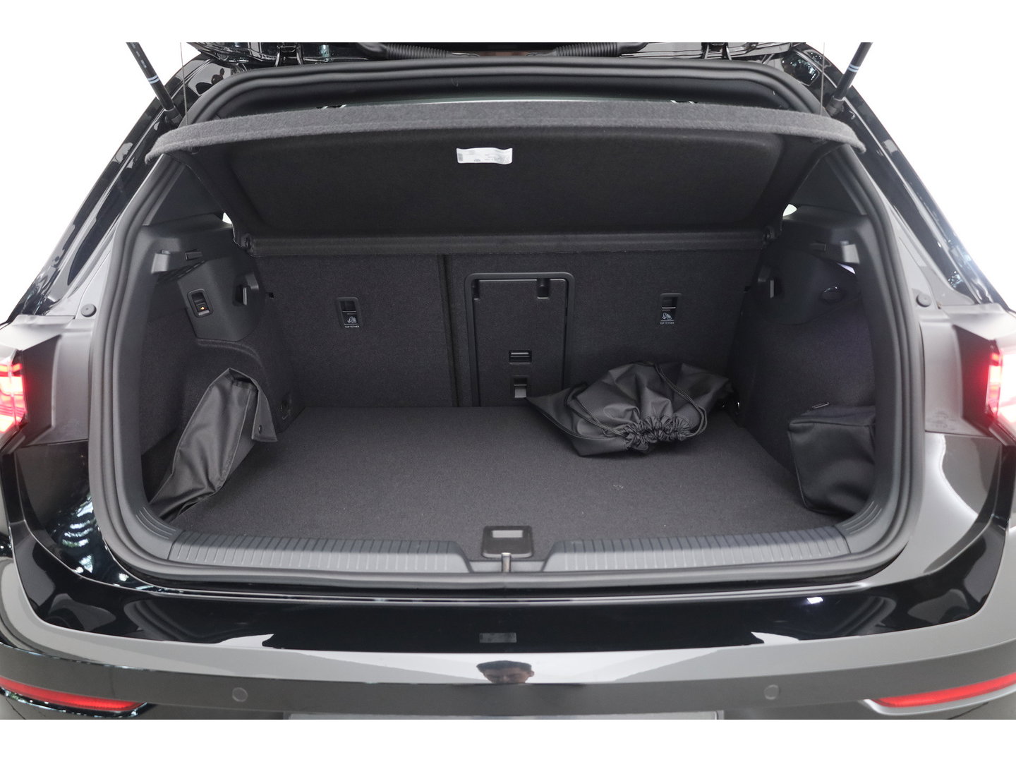 Volkswagen Golf 1.5 eHybrid GTE 272pk | Pano | Stoelventi. | Elek. Trekhaak | Memory | IQ. Light | 360cam | 18'' | Leder | Dodehoek. | Apple CarPlay