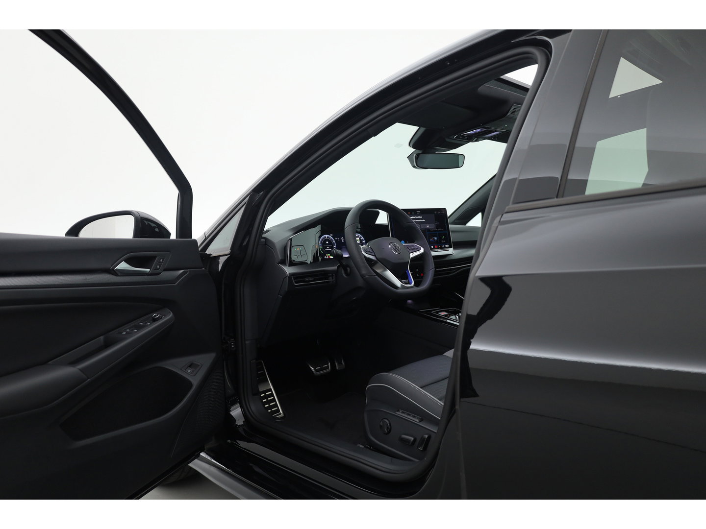 Volkswagen Golf 1.5 eHybrid GTE 272pk | Pano | Stoelventi. | Elek. Trekhaak | Memory | IQ. Light | 360cam | 18'' | Leder | Dodehoek. | Apple CarPlay
