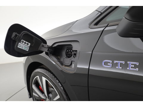 Volkswagen Golf 1.5 eHybrid GTE 272pk | Pano | Stoelventi. | Elek. Trekhaak | Memory | IQ. Light | 360cam | 18'' | Leder | Dodehoek. | Apple CarPlay