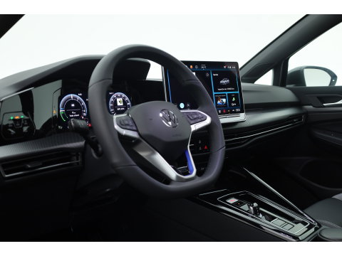 Volkswagen Golf 1.5 eHybrid GTE 272pk | Pano | Stoelventi. | Elek. Trekhaak | Memory | IQ. Light | 360cam | 18'' | Leder | Dodehoek. | Apple CarPlay
