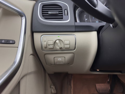 Volvo V60 2.4 D6 AWD Summum (Plug-In) Aut. *PANO | LEATHER | XENON | BLIS | MEMORY-PACK | HEATED-SPORTSEATS | NAVI-FULLMAP | ECC | CAMERA | ADAPTIVE-CRUISE | PDC | 17''ALU*