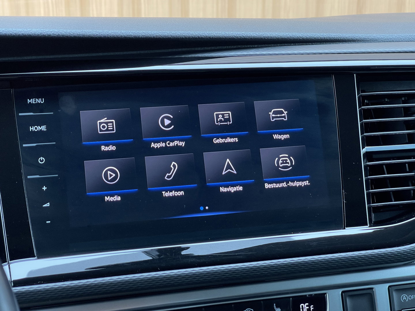 Volkswagen Transporter 2.0 TDI L2H1 30 DC Multivan | Automaat | Trekhaak | Navigatie | DAB | Apple Carplay | Elektrische Schuifdeur |