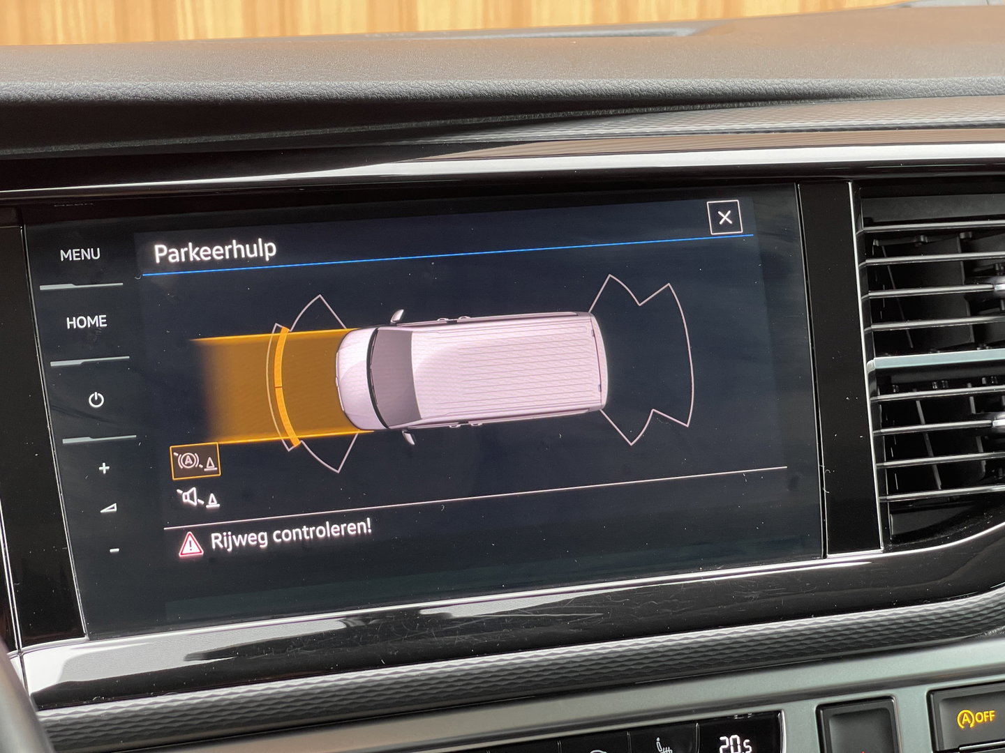Volkswagen Transporter 2.0 TDI L2H1 30 DC Multivan | Automaat | Trekhaak | Navigatie | DAB | Apple Carplay | Elektrische Schuifdeur |