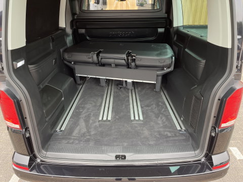 Volkswagen Transporter 2.0 TDI L2H1 30 DC Multivan | Automaat | Trekhaak | Navigatie | DAB | Apple Carplay | Elektrische Schuifdeur |