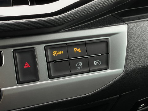 Volkswagen Transporter 2.0 TDI L2H1 30 DC Multivan | Automaat | Trekhaak | Navigatie | DAB | Apple Carplay | Elektrische Schuifdeur |