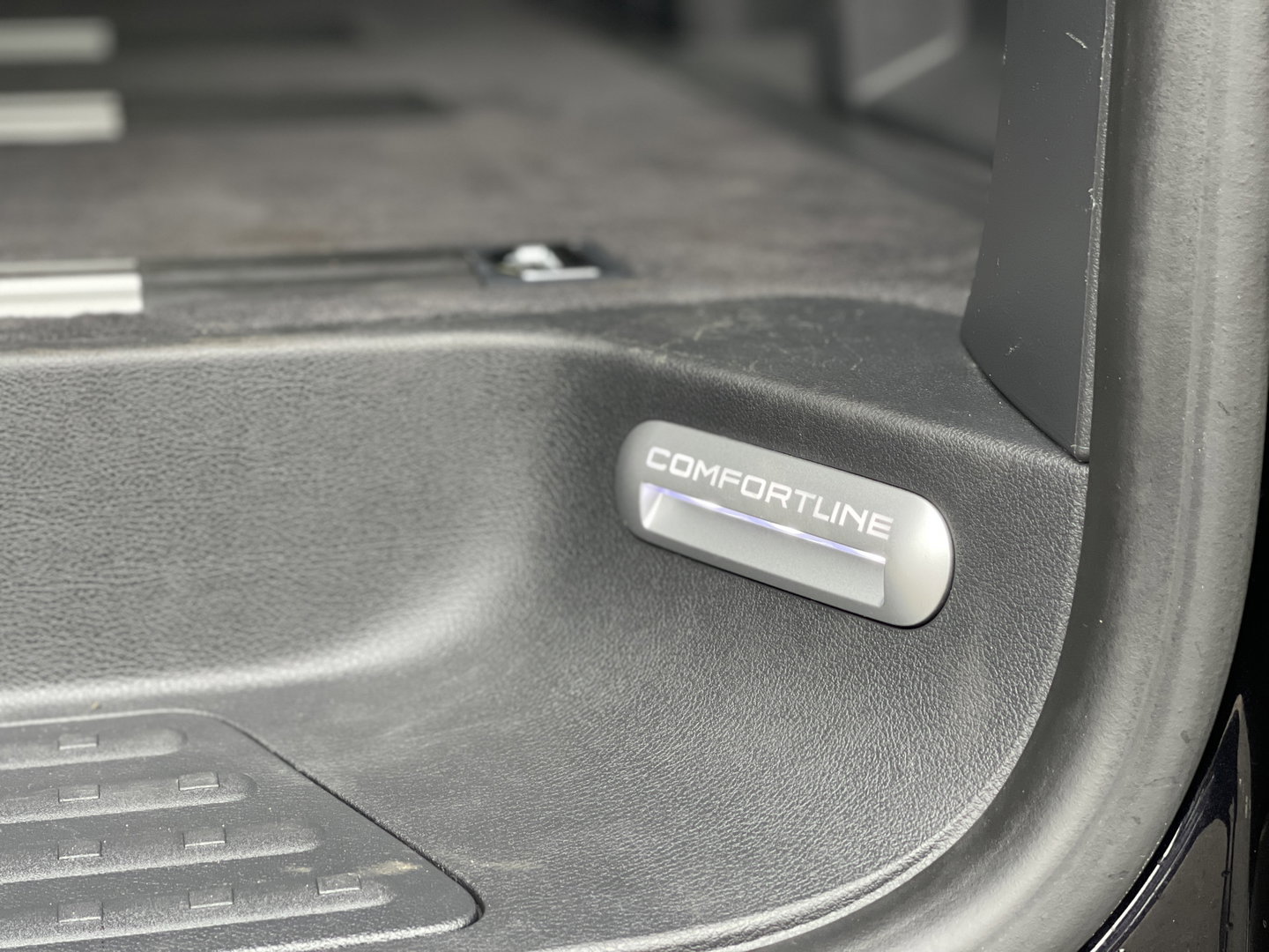 Volkswagen Transporter 2.0 TDI L2H1 30 DC Multivan | Automaat | Trekhaak | Navigatie | DAB | Apple Carplay | Elektrische Schuifdeur |