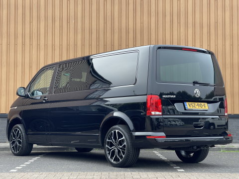 Volkswagen Transporter 2.0 TDI L2H1 30 DC Multivan | Automaat | Trekhaak | Navigatie | DAB | Apple Carplay | Elektrische Schuifdeur |