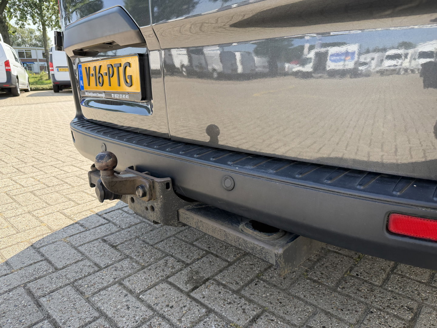 Ford Transit Custom 320 2.0 TDCI automaat L2H1 Trend / 3 persoons / vaste prijs rijklaar € 17.950 ex btw / lease vanaf € 302 / trekhaak / laadruimte gestoffeerd / airco / cruise / magneic grey metallic