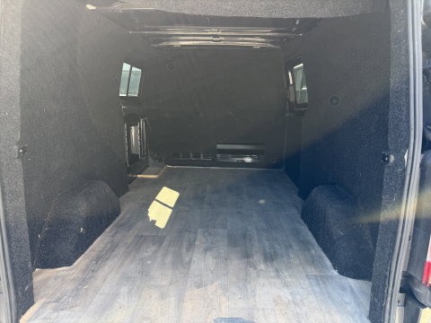 Ford Transit Custom 320 2.0 TDCI automaat L2H1 Trend / 3 persoons / vaste prijs rijklaar € 17.950 ex btw / lease vanaf € 302 / trekhaak / laadruimte gestoffeerd / airco / cruise / magneic grey metallic