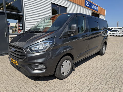 Ford Transit Custom 320 2.0 TDCI automaat L2H1 Trend / 3 persoons / vaste prijs rijklaar € 17.950 ex btw / lease vanaf € 302 / trekhaak / laadruimte gestoffeerd / airco / cruise / magneic grey metallic