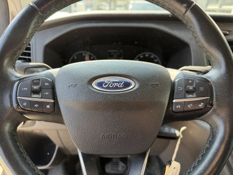Ford Transit Custom 320 2.0 TDCI automaat L2H1 Trend / 3 persoons / vaste prijs rijklaar € 17.950 ex btw / lease vanaf € 302 / trekhaak / laadruimte gestoffeerd / airco / cruise / magneic grey metallic
