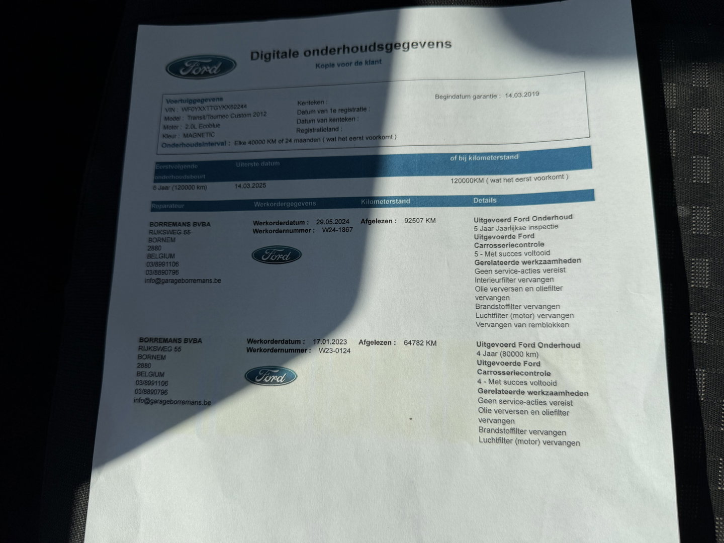 Ford Transit Custom 320 2.0 TDCI automaat L2H1 Trend / 3 persoons / vaste prijs rijklaar € 17.950 ex btw / lease vanaf € 302 / trekhaak / laadruimte gestoffeerd / airco / cruise / magneic grey metallic