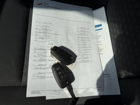 Ford Transit Custom 320 2.0 TDCI automaat L2H1 Trend / 3 persoons / vaste prijs rijklaar € 17.950 ex btw / lease vanaf € 302 / trekhaak / laadruimte gestoffeerd / airco / cruise / magneic grey metallic