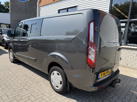 Ford Transit Custom 320 2.0 TDCI automaat L2H1 Trend / 3 persoons / vaste prijs rijklaar € 17.950 ex btw / lease vanaf € 302 / trekhaak / laadruimte gestoffeerd / airco / cruise / magneic grey metallic