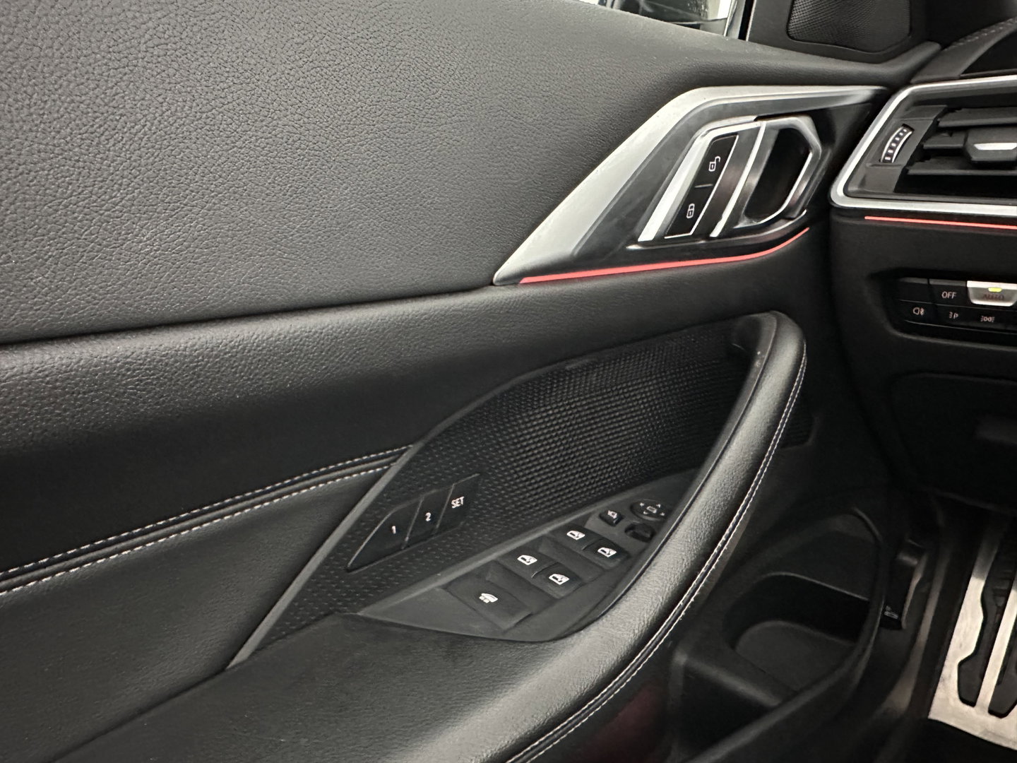 BMW 4 Serie Cabrio M440i xDrive High Executive (INCL-BTW) *HEAD-UP | LEATHER | LASER-LED | MEMORY-PACK | DIGI-COCKPIT | KEYLESS | HIFI-SOUND | SHIFTPADDLES | CAMERA | DAB | NAVI-FULLMAP | AMBIENT-LIGHT | TOWBAR | 19''ALU*