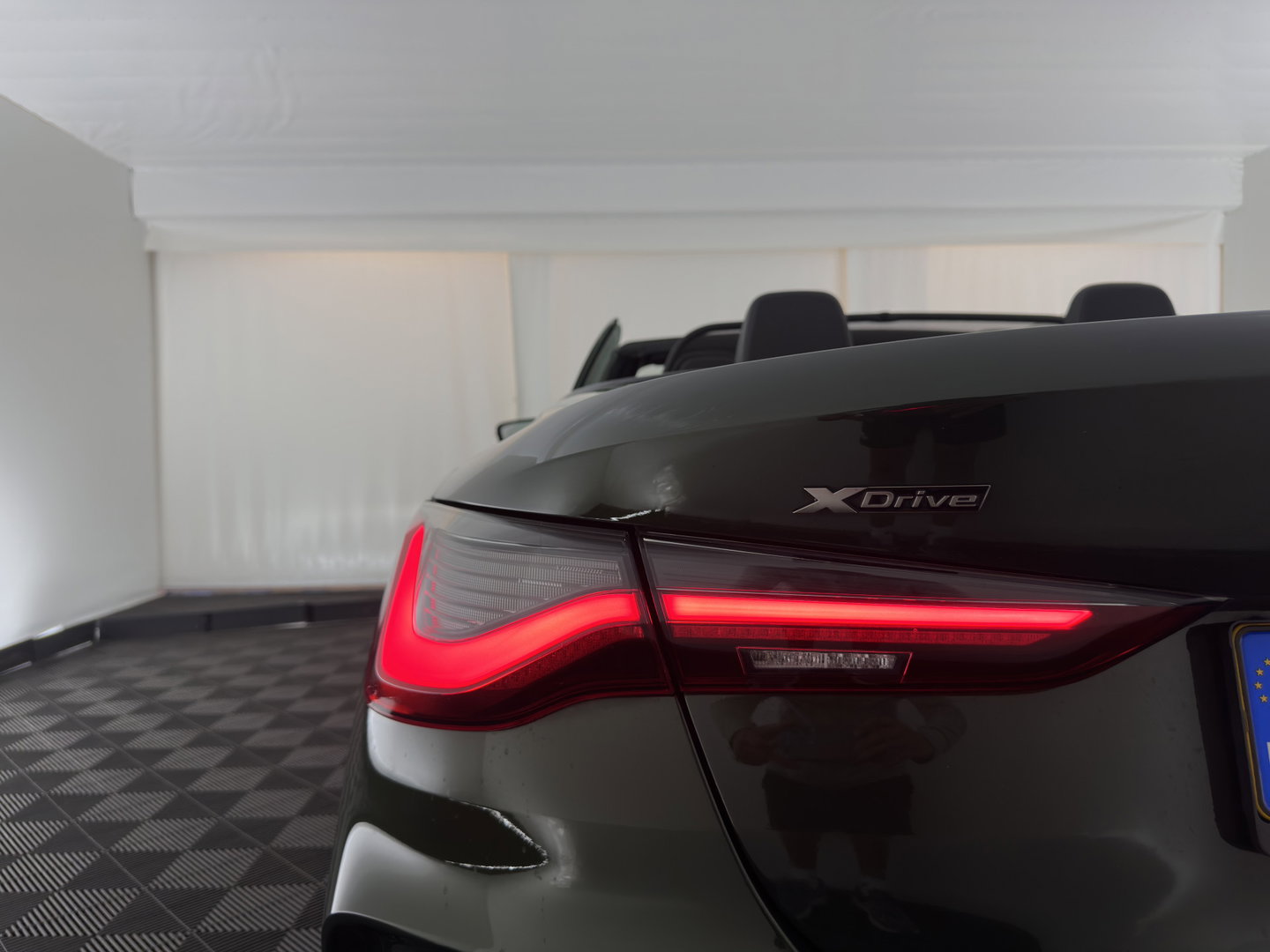 BMW 4 Serie Cabrio M440i xDrive High Executive (INCL-BTW) *HEAD-UP | LEATHER | LASER-LED | MEMORY-PACK | DIGI-COCKPIT | KEYLESS | HIFI-SOUND | SHIFTPADDLES | CAMERA | DAB | NAVI-FULLMAP | AMBIENT-LIGHT | TOWBAR | 19''ALU*