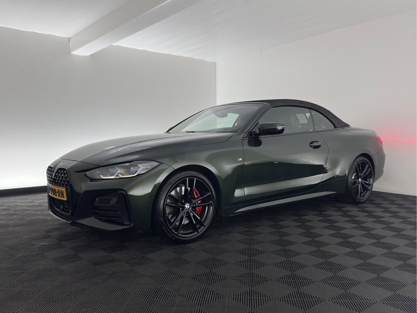 BMW 4 Serie Cabrio M440i xDrive High Executive (INCL-BTW) *HEAD-UP | LEATHER | LASER-LED | MEMORY-PACK | DIGI-COCKPIT | KEYLESS | HIFI-SOUND | SHIFTPADDLES | CAMERA | DAB | NAVI-FULLMAP | AMBIENT-LIGHT | TOWBAR | 19''ALU*