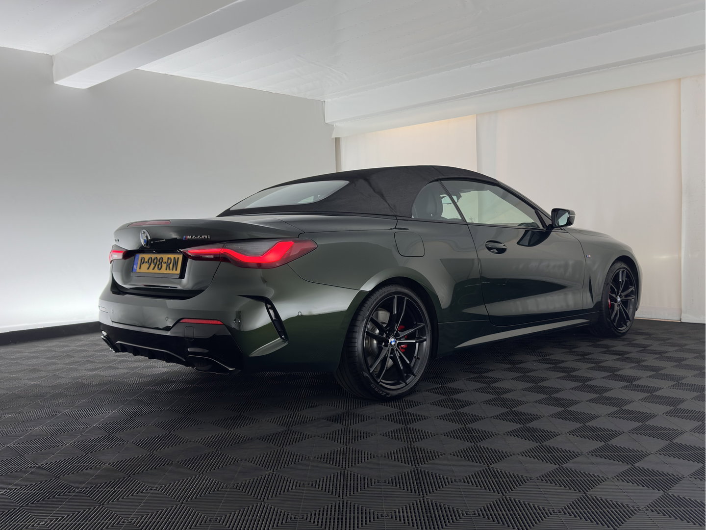 BMW 4 Serie Cabrio M440i xDrive High Executive (INCL-BTW) *HEAD-UP | LEATHER | LASER-LED | MEMORY-PACK | DIGI-COCKPIT | KEYLESS | HIFI-SOUND | SHIFTPADDLES | CAMERA | DAB | NAVI-FULLMAP | AMBIENT-LIGHT | TOWBAR | 19''ALU*