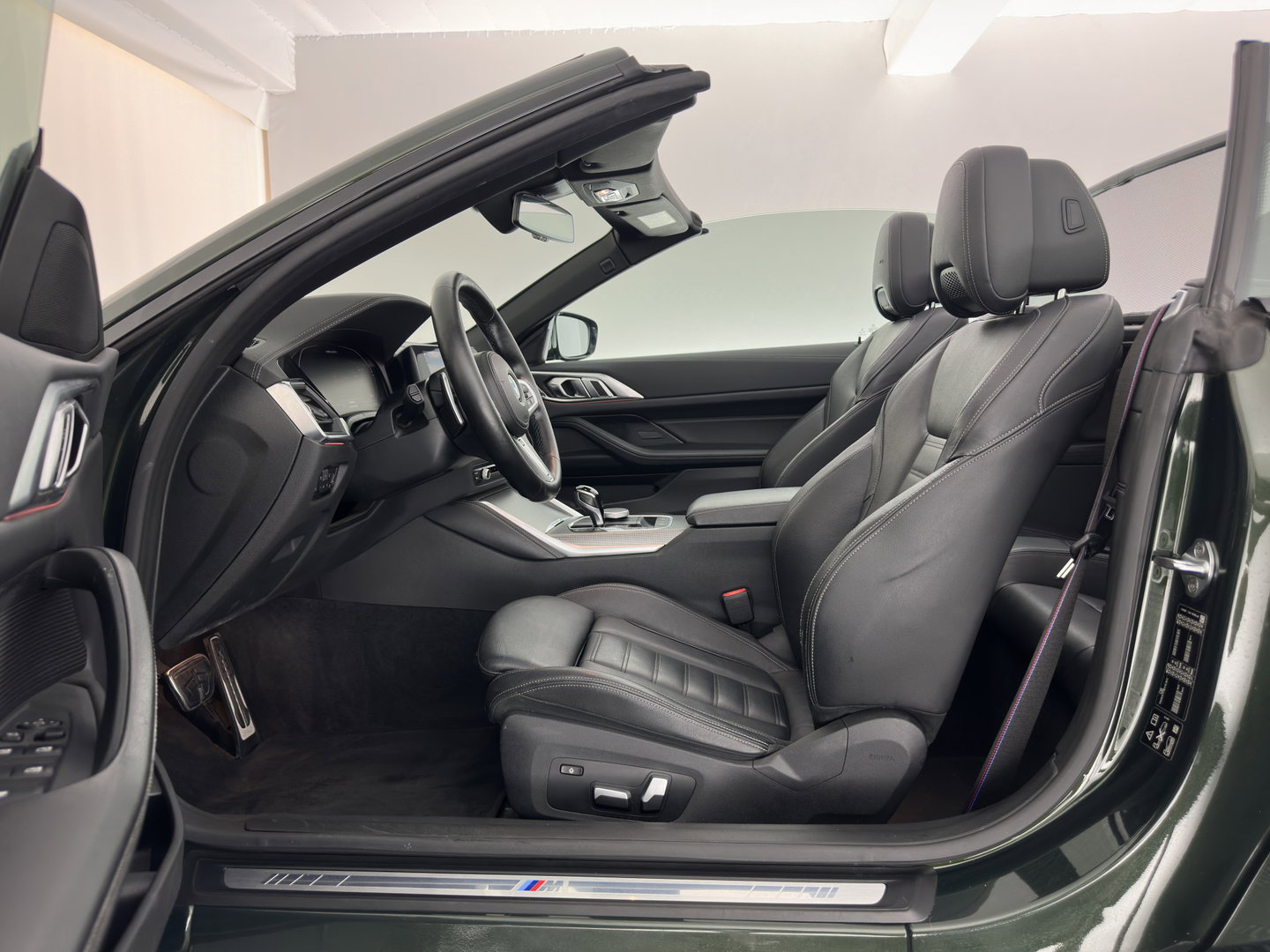 BMW 4 Serie Cabrio M440i xDrive High Executive (INCL-BTW) *HEAD-UP | LEATHER | LASER-LED | MEMORY-PACK | DIGI-COCKPIT | KEYLESS | HIFI-SOUND | SHIFTPADDLES | CAMERA | DAB | NAVI-FULLMAP | AMBIENT-LIGHT | TOWBAR | 19''ALU*
