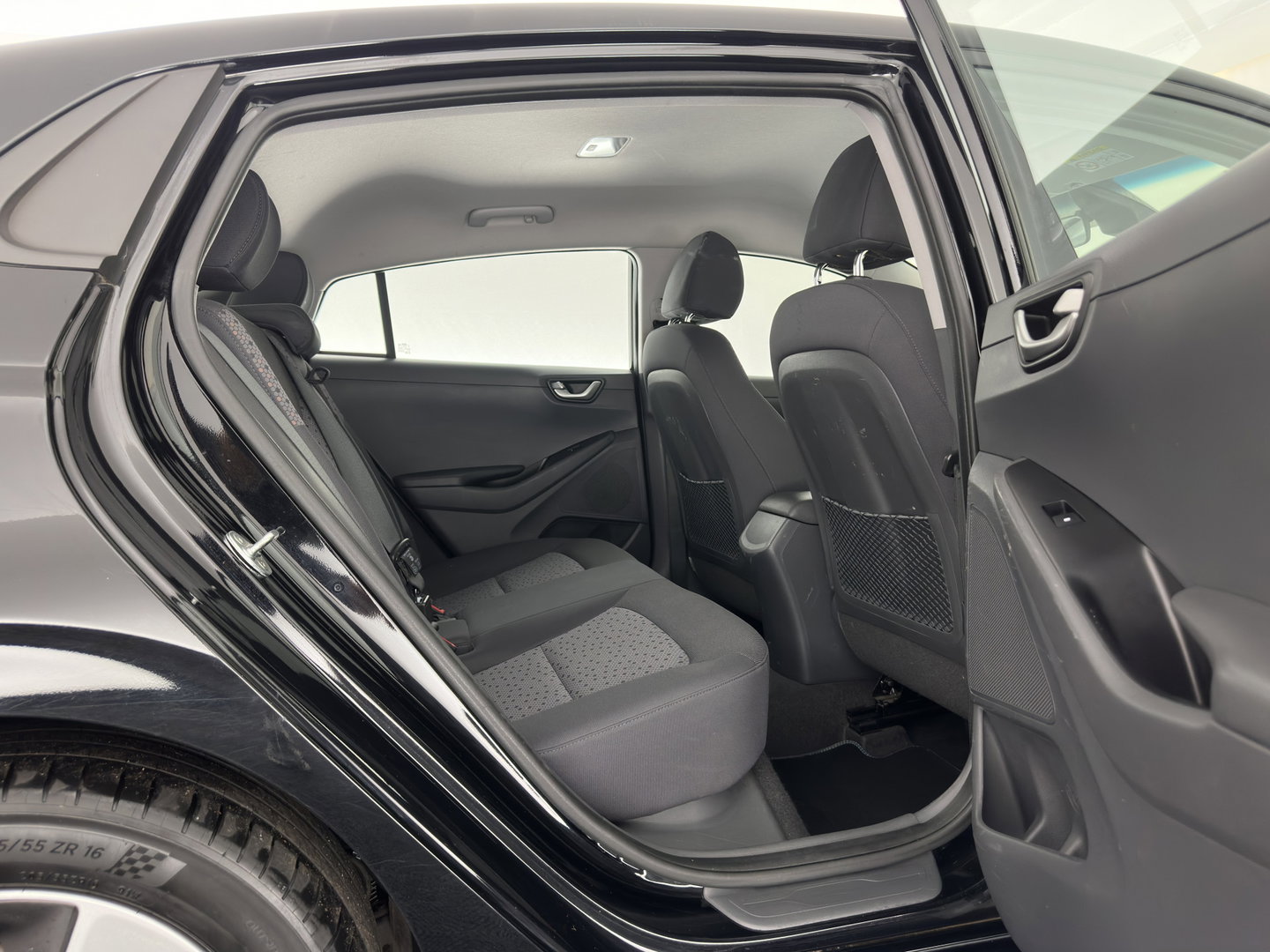 Hyundai IONIQ Comfort EV (INCL.BTW) Aut. *ADAPTIVE-CRUISE | DIGI-COCKPIT | SHIFTPADDLES | LANE-ASSIST | CCS-FASTLOADER | CRUISE | CAMERA | KEYLESS | DAB+ | NAVI-FULLMAP | ECC | PDC | 16"*