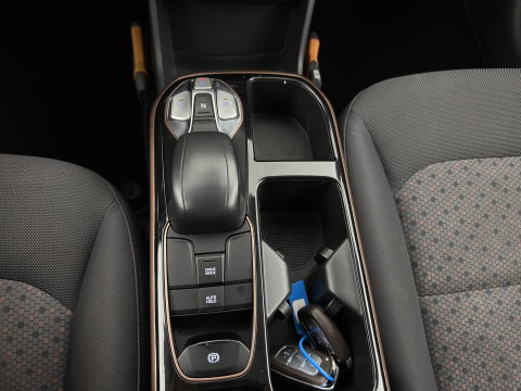 Hyundai IONIQ Comfort EV (INCL.BTW) Aut. *ADAPTIVE-CRUISE | DIGI-COCKPIT | SHIFTPADDLES | LANE-ASSIST | CCS-FASTLOADER | CRUISE | CAMERA | KEYLESS | DAB+ | NAVI-FULLMAP | ECC | PDC | 16"*