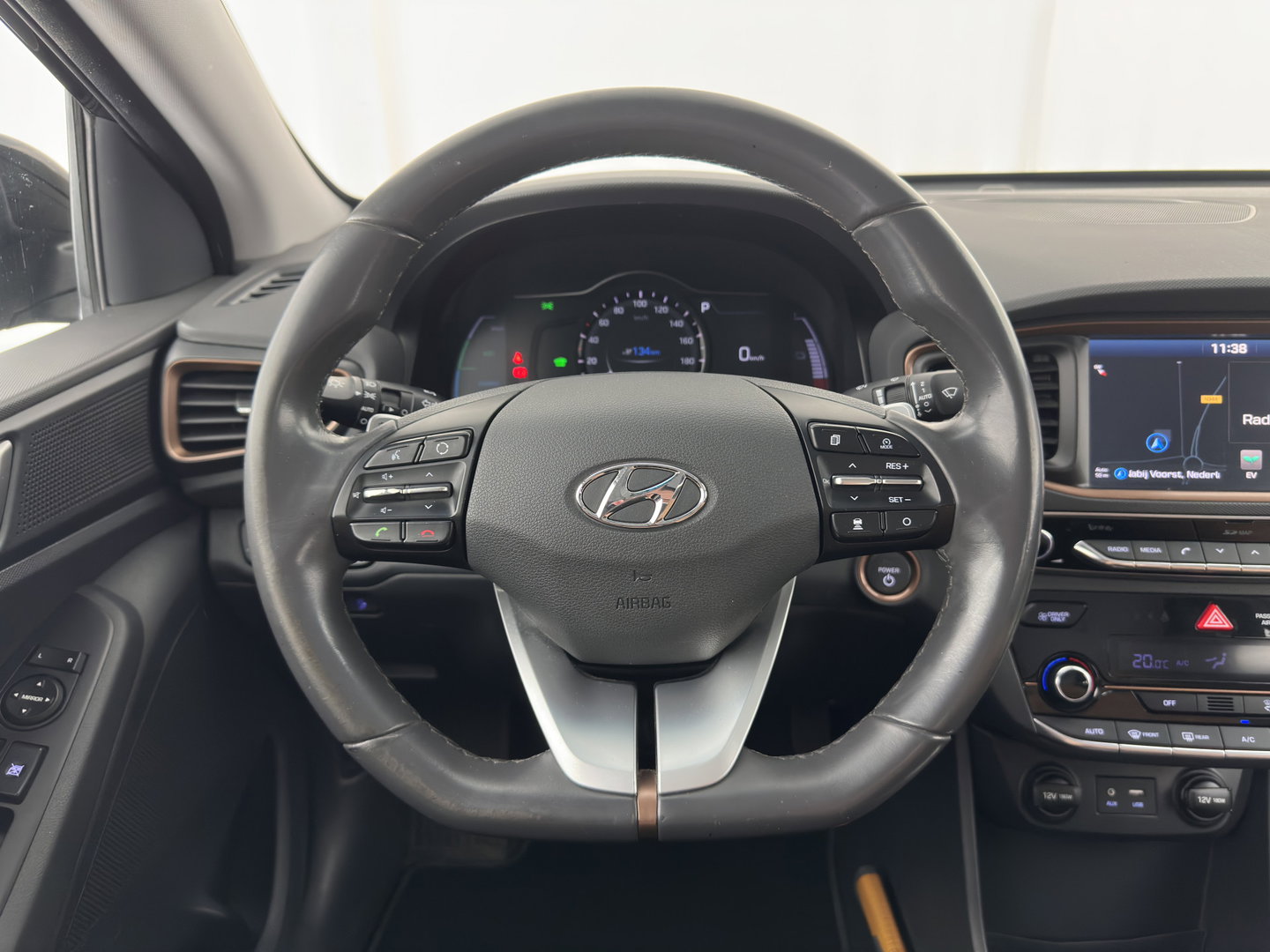 Hyundai IONIQ Comfort EV (INCL.BTW) Aut. *ADAPTIVE-CRUISE | DIGI-COCKPIT | SHIFTPADDLES | LANE-ASSIST | CCS-FASTLOADER | CRUISE | CAMERA | KEYLESS | DAB+ | NAVI-FULLMAP | ECC | PDC | 16"*